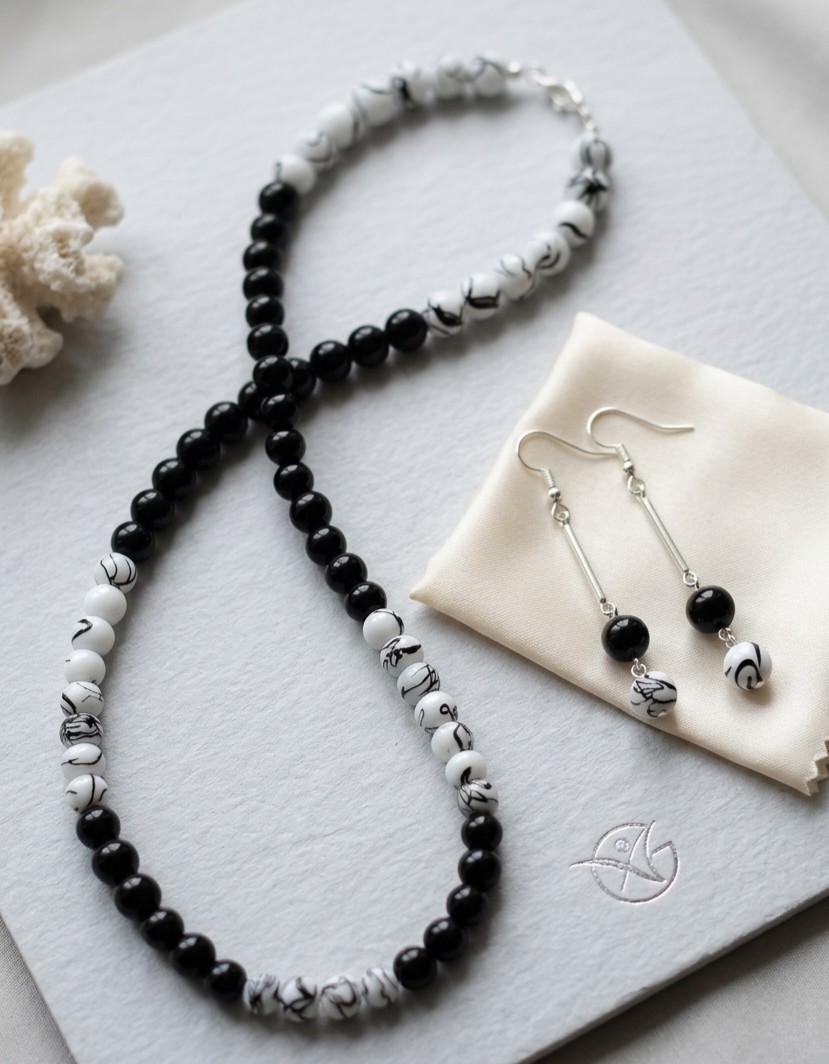 Black and White Marbled Beads Necklace
